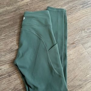Lululemon Invigorate HR 25” size 2